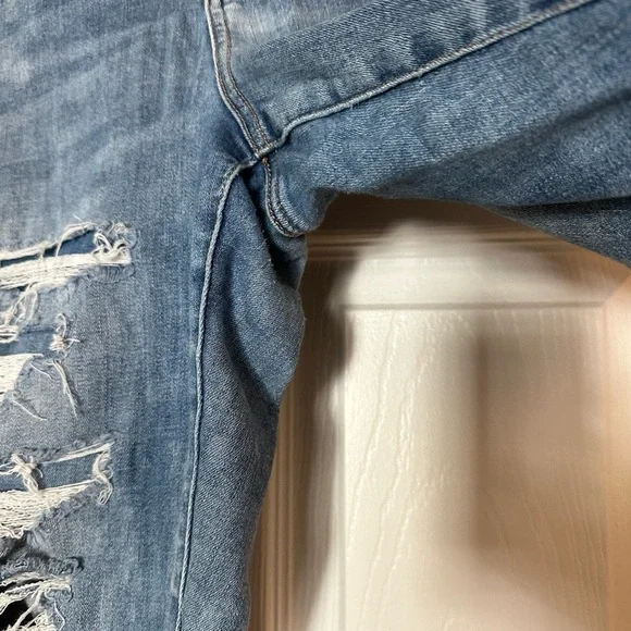 American Eagle Outfitters Woman’s distressed Light Blue Skinny Jeans size 16R - Picture 6 of 7